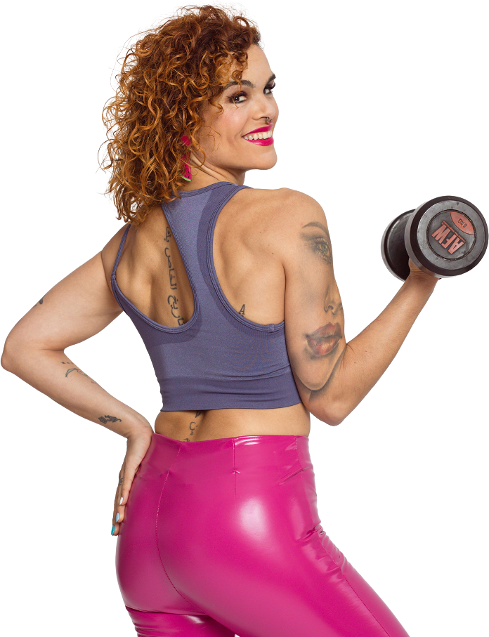 Mar entrenando con una mancuerna